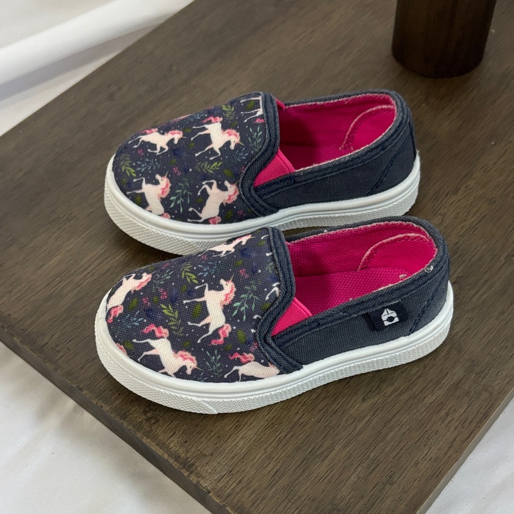 Oomphies Kids Slippers - Dark Blue with Pink Unicorns